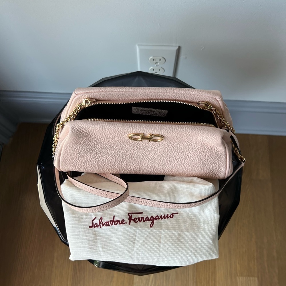 NWOT Ferragamo Gancini Leather Clutch Bag w/ Strap - Picture 6 of 16